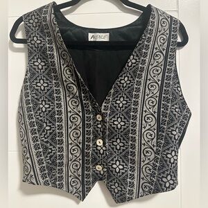 Avenue vest